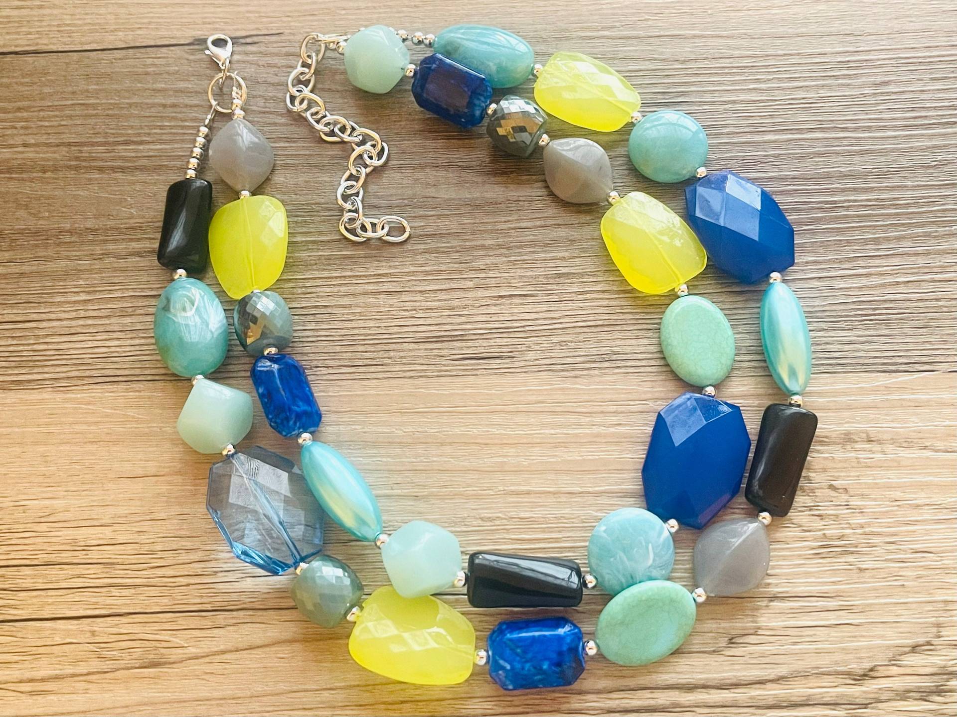 Tranquil Passage Statement Kette, Lätzchen Perlen Schmuck, Grau Königsblau Halskette, Blau Türkisblauer Acryl Schmuck Tranquil Passage Statement Kette, Lätzchen Perlen Schmuck, Grau Königsblau Halskette, Blau Türkisblauer Acryl Schmuck von PolkaDotDrawer