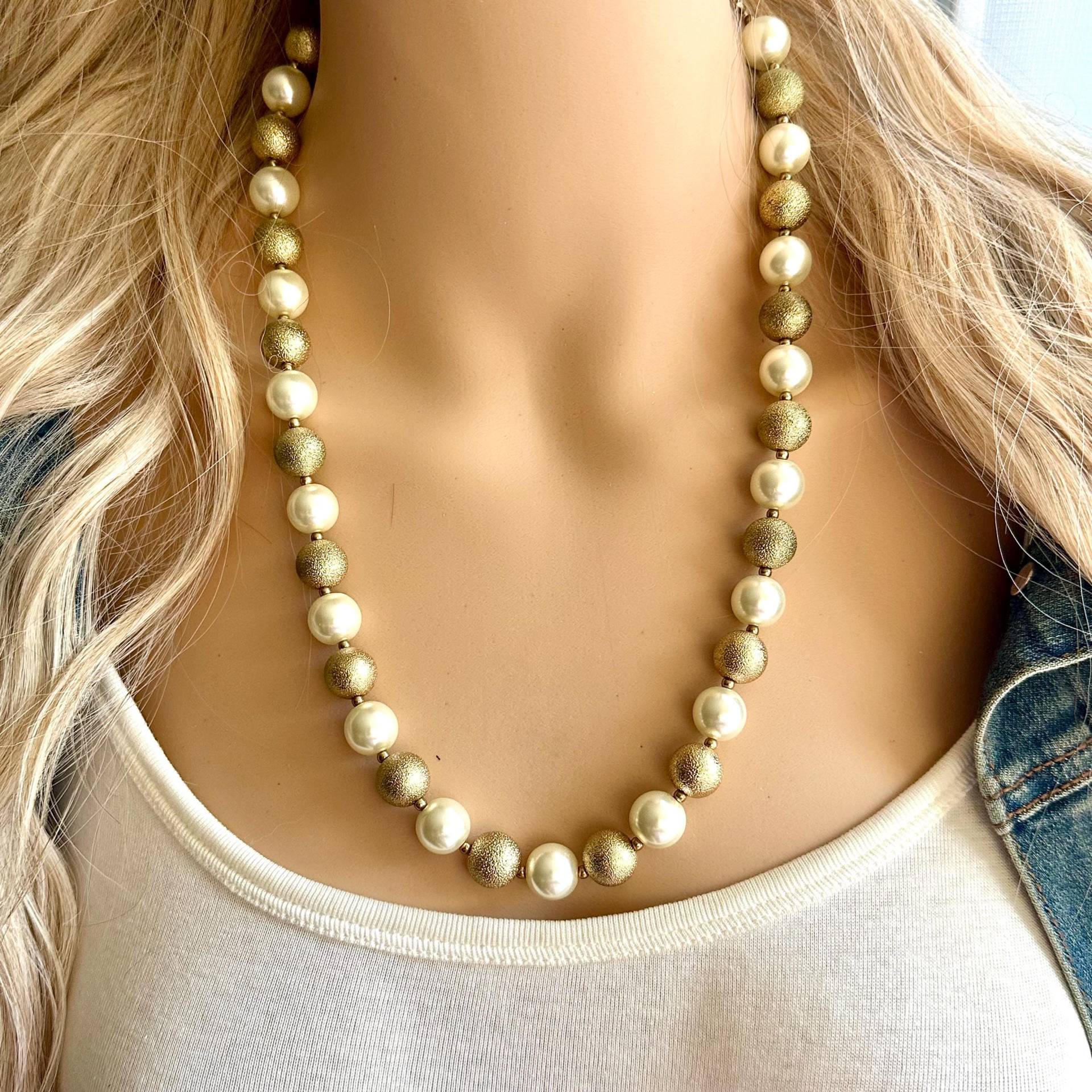 Vintage Perlen & Gold Bubble Halskette, Lange Chunky Statement Einzelstrang, Cremefarben Kunstharz Perle Acryl 1980Er Jahre von PolkaDotDrawer