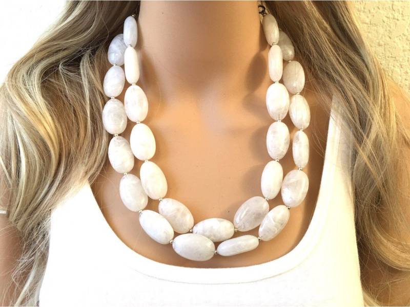 statement Weisse Doppelstrang Halskette, Extra Chunky Weisser Schmuck, Perlen Weisse Weisses Klobiges Halsband von PolkaDotDrawer