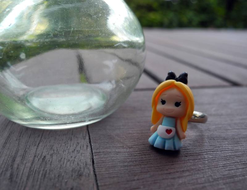 Alice Im Wunderland - Ring Aus Fimo Hand Made von PollyAndMore