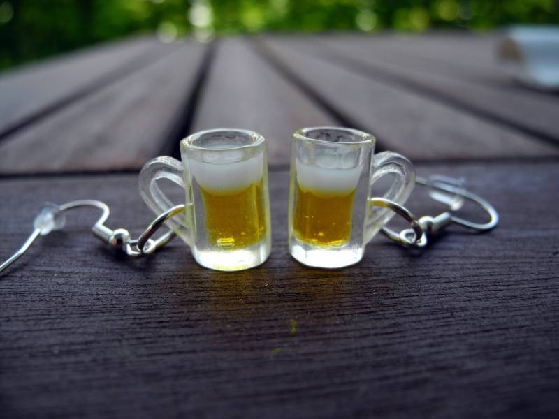 Kühles Bier - Hängeohrringe Aus Fimo Hand Made von PollyAndMore