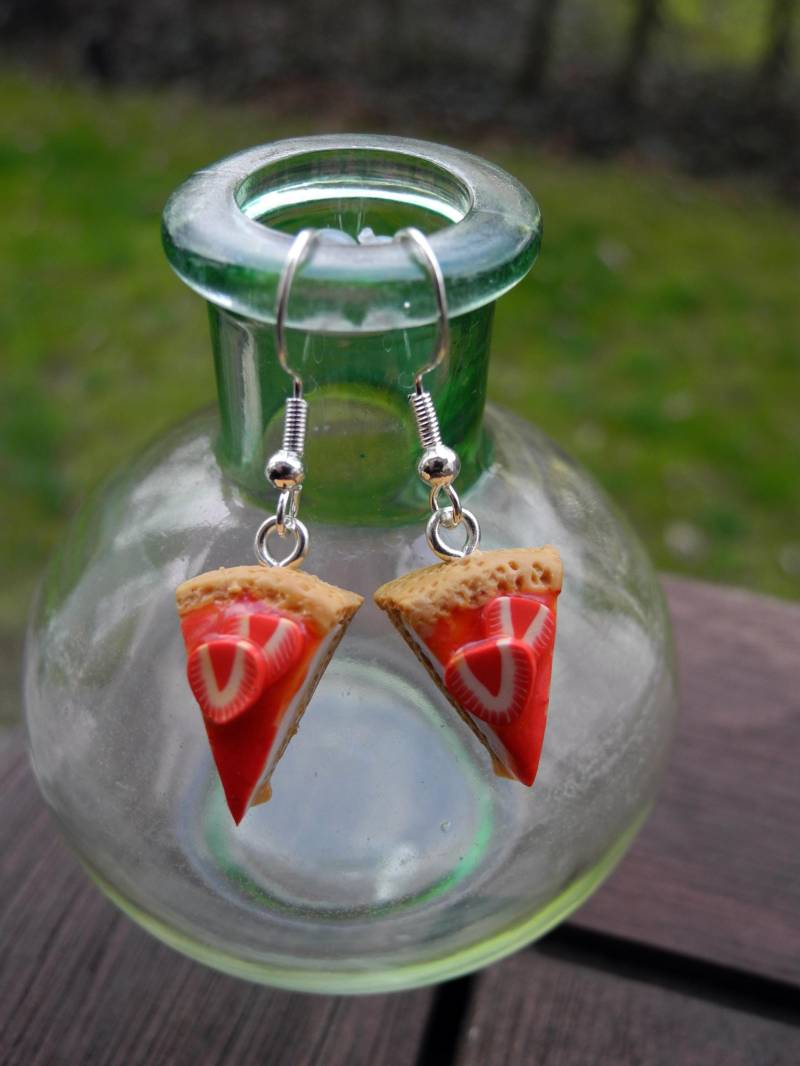 Leckere Erdbeere Cheese Cake - Ohrringe Aus Fimo Hand Made von PollyAndMore