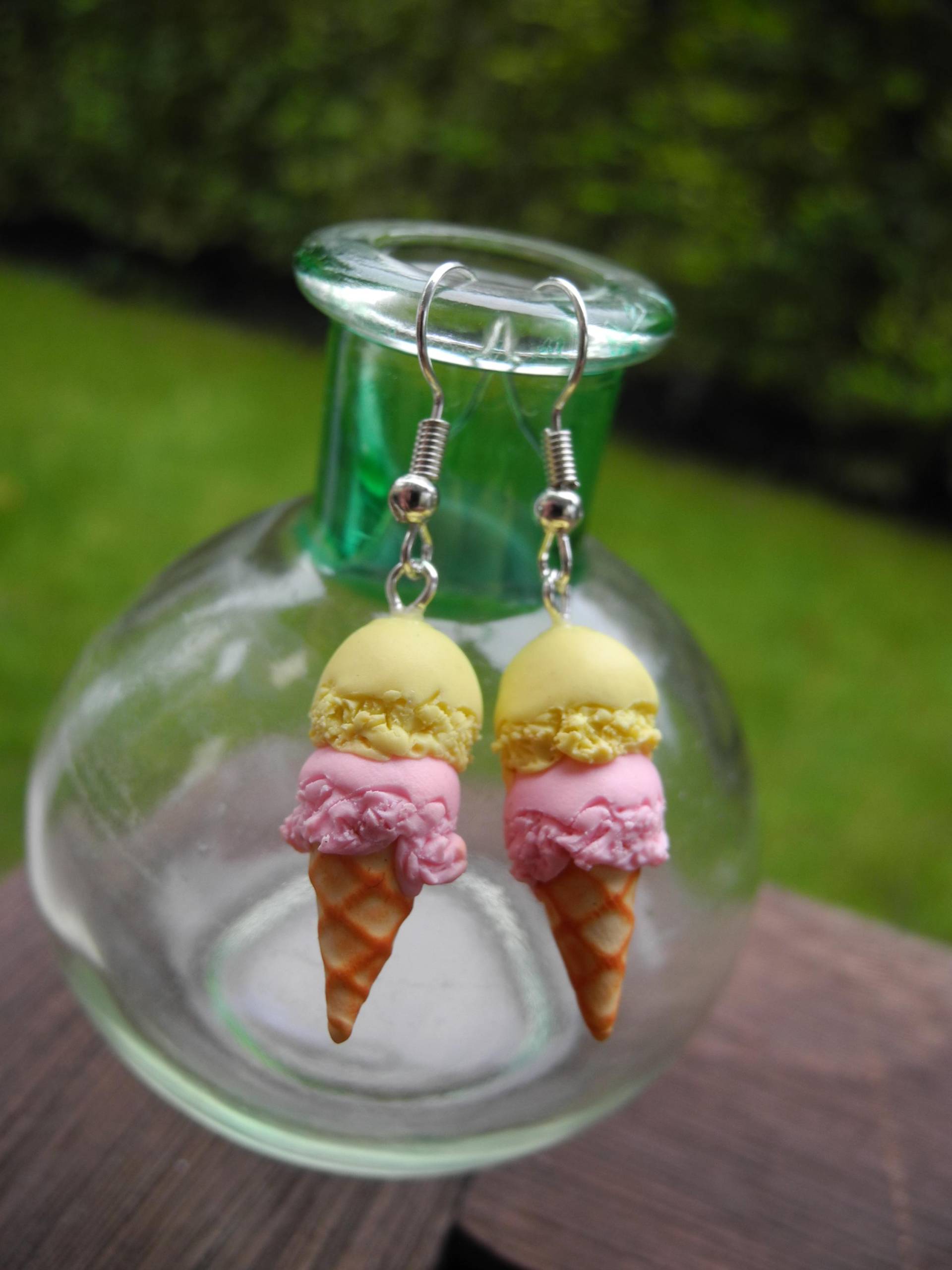 Leckeres Erdbeer- & Vanille-Eis - Hängeohrringe Aus Fimo Hand Made Leckeres Erdbeer- & Vanille-Eis - Hängeohrringe Aus Fimo Hand Made von PollyAndMore