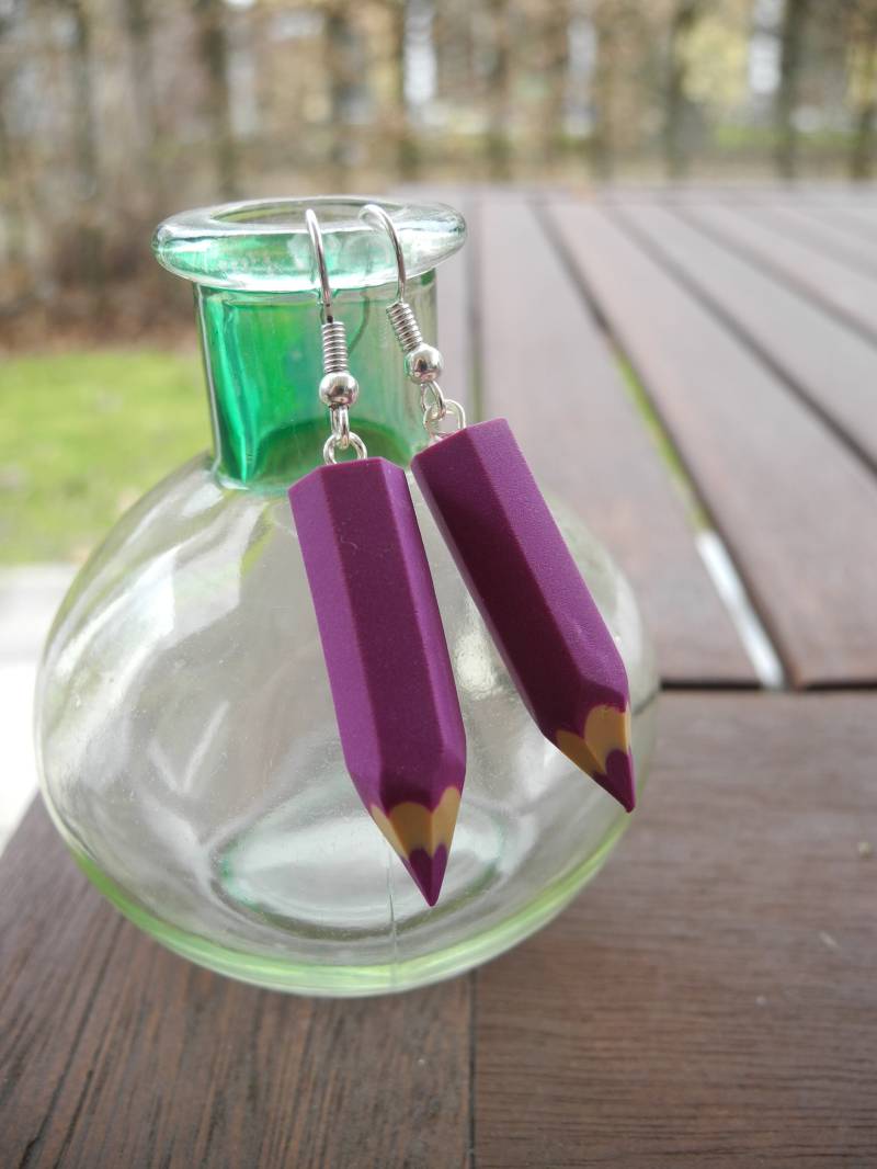 Lila Buntstifte - Hängeohrringe Aus Fimo Hand Made von PollyAndMore