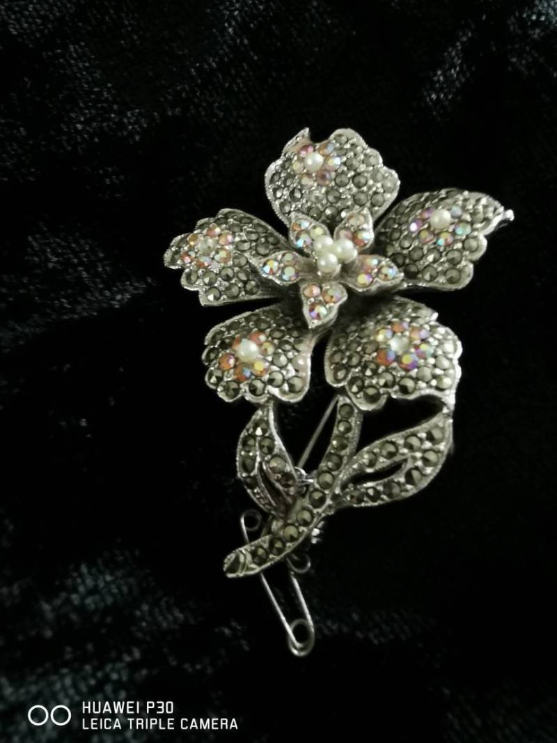 Eine Wunderschön Gestaltete Marcasite Brosche. | Blumendesign von Pollyvintagera