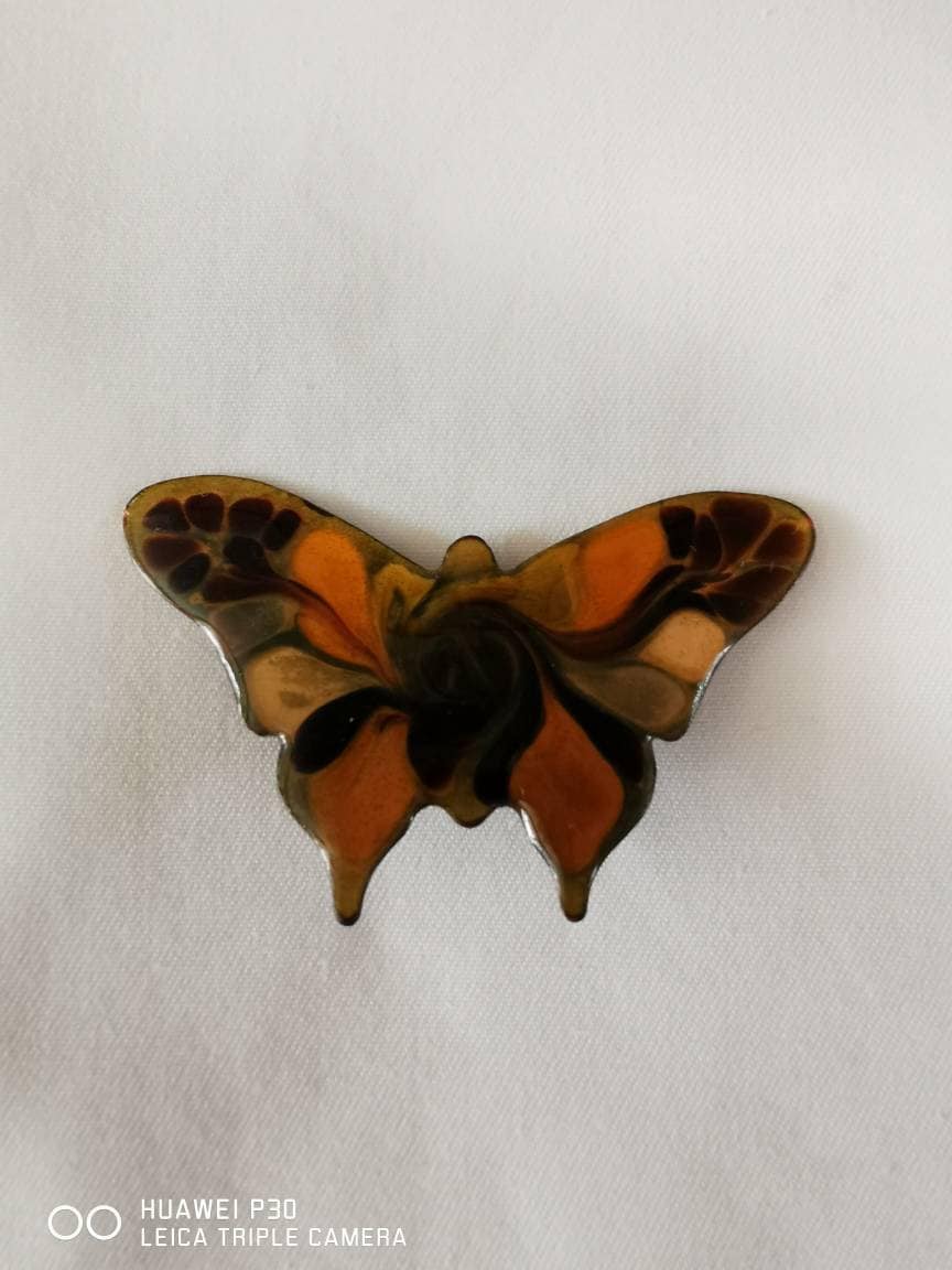 Zwei Wunderschöne Schmetterlingsbroschen Aus Metall Und Bunt. | Handgefertigt Zwei Wunderschöne Schmetterlingsbroschen Aus Metall Und Bunt. | Handgefertigt von Pollyvintagera