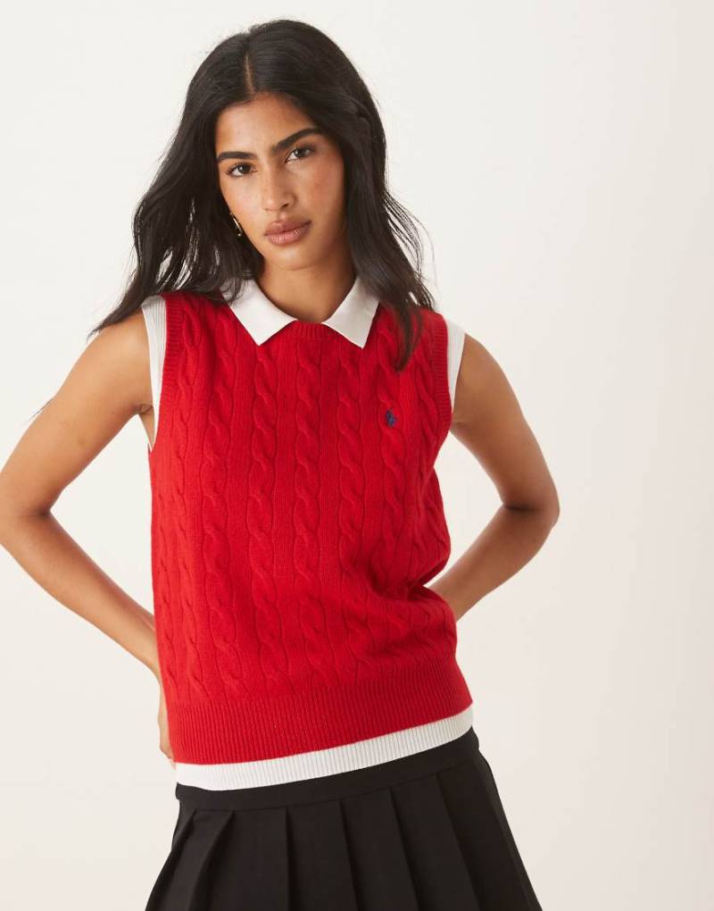 Polo Ralph Lauren - Ärmelloser Pullover in Rot mit hohem Wollanteil und Zopfmuster von Polo Ralph Lauren