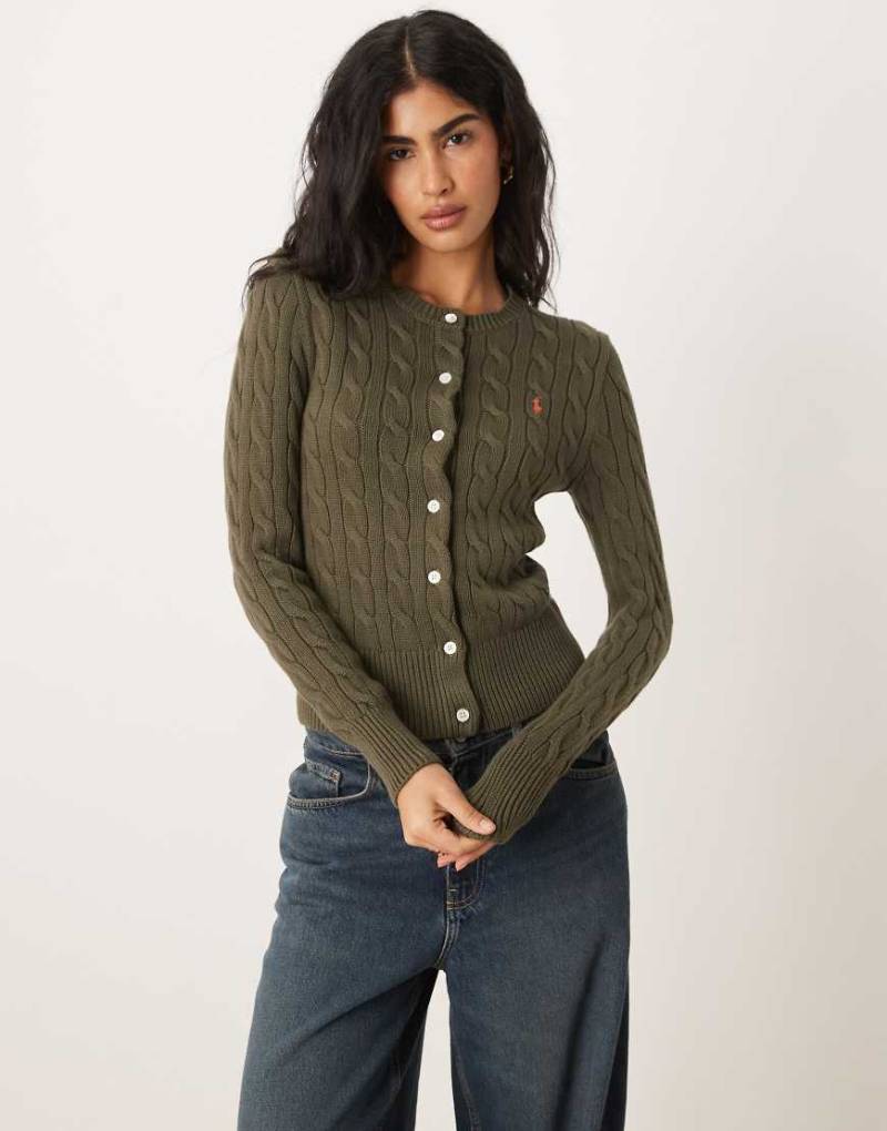 Polo Ralph Lauren - Baumwoll-Strickjacke in Ernte-Olivgrün mit Markenlogo und Zopfmuster von Polo Ralph Lauren