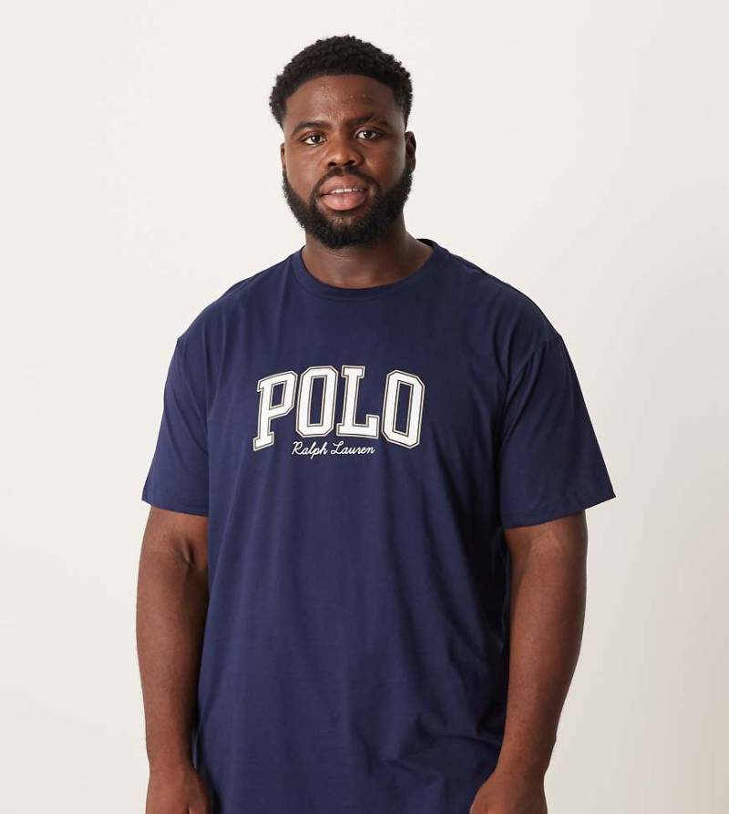 Polo Ralph Lauren Big & Tall - Classic-Fit-T-Shirt in Marineblau mit College-Logoschriftzug von Polo Ralph Lauren