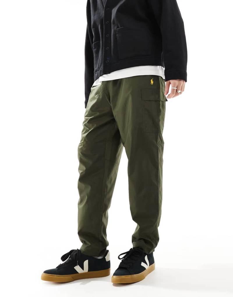Polo Ralph Lauren - Cargohose aus Ripstop in Dunkelgrün mit goldenem Markenlogo von Polo Ralph Lauren