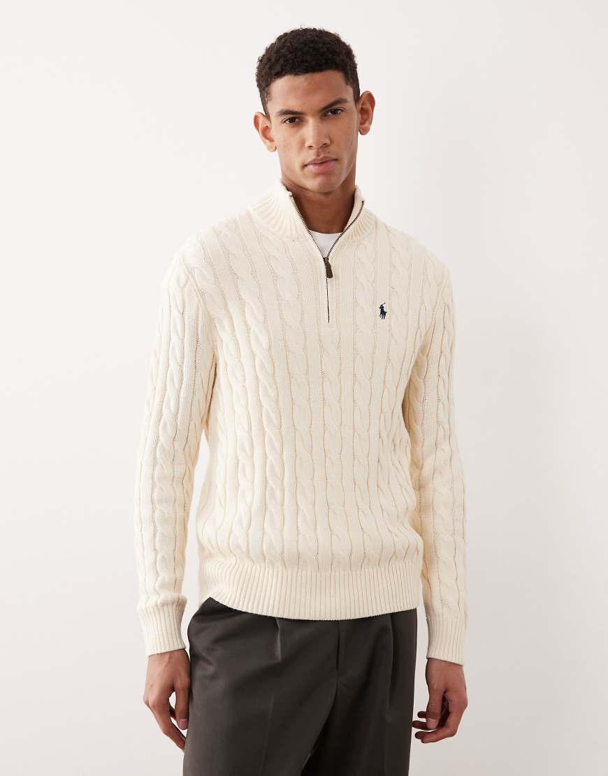 Polo Ralph Lauren - Driver - Pullover in Creme mit Zopfmuster, kurzem Reißverschluss und Markenlogo-Neutral von Polo Ralph Lauren
