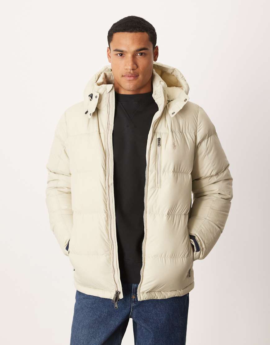 Polo Ralph Lauren - Gorham - Isolierte Daunen-Pufferjacke in Sandbeige mit Markenlogo-Neutral von Polo Ralph Lauren