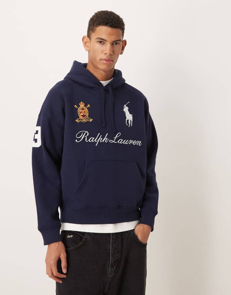 Polo Ralph Lauren - Kapuzenpullover aus schwerem Fleece in Marineblau mit großem Polospieler-Logo und Markenschriftzug von Polo Ralph Lauren