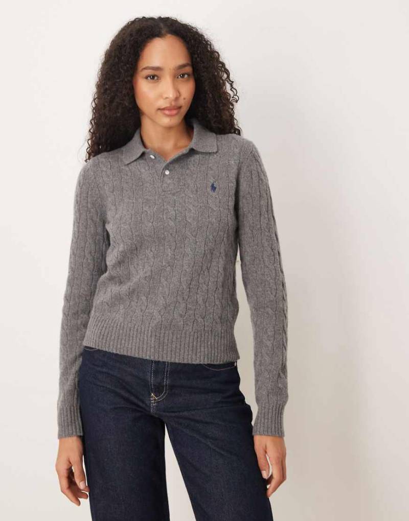 Polo Ralph Lauren - Langärmliges, gestricktes Polo-Oberteil in Grau mit Zopfmuster von Polo Ralph Lauren