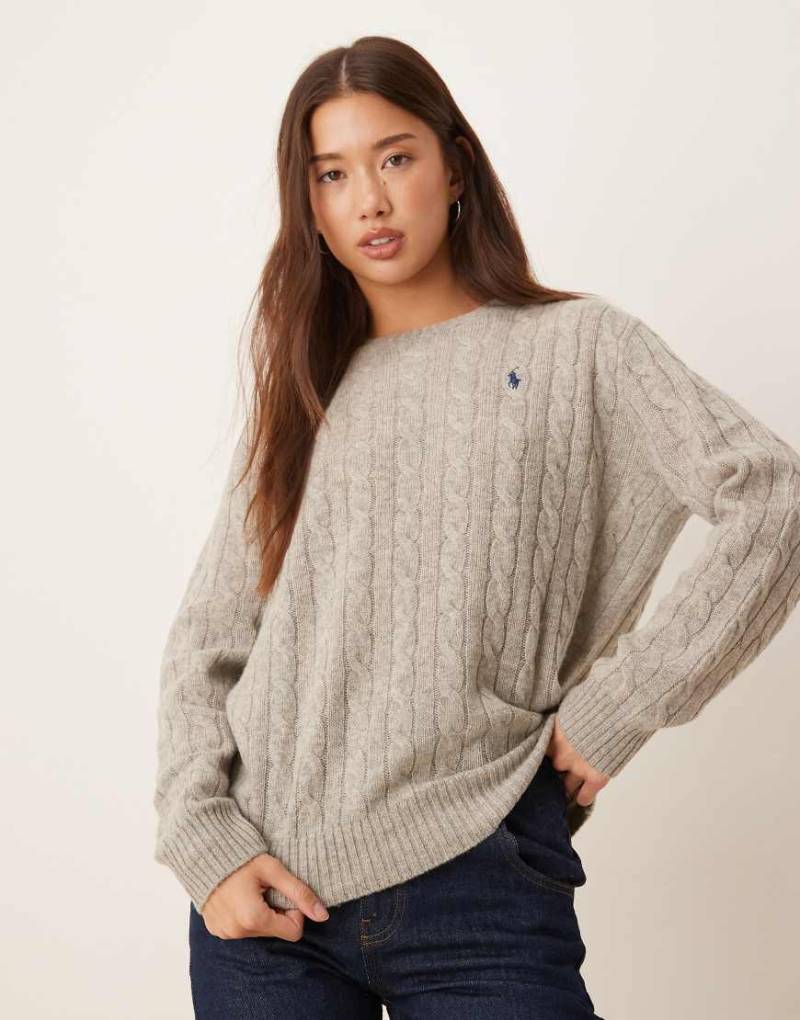 Polo Ralph Lauren - Oversize-Strickpullover aus Wolle in Grau mit Zopfmuster Polo Ralph Lauren - Oversize-Strickpullover aus Wolle in Grau mit Zopfmuster von Polo Ralph Lauren