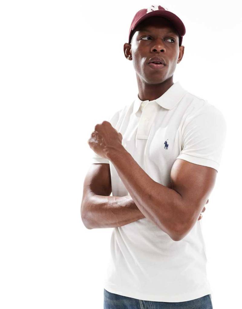 Polo Ralph Lauren - Pikee-Polohemd in Creme mit schmalem Schnitt und Markenlogo-Weiß Polo Ralph Lauren - Pikee-Polohemd in Creme mit schmalem Schnitt und Markenlogo-Weiß von Polo Ralph Lauren