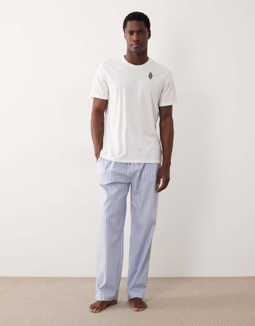 Polo Ralph Lauren - Pyjama-Set in Weiß/Blau, bestehend aus T-Shirt mit Bear-Logo und gestreifter Hose-Bunt von Polo Ralph Lauren