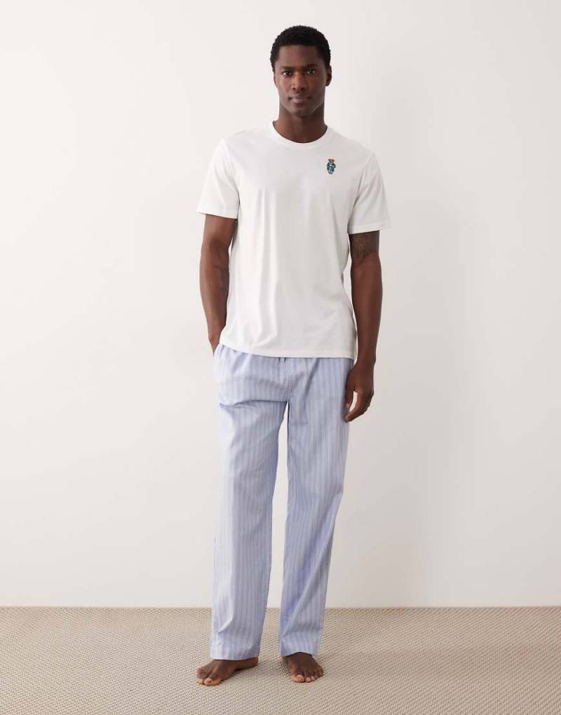 Polo Ralph Lauren - Pyjama-Set in Weiß/Blau, bestehend aus T-Shirt mit Bear-Logo und gestreifter Hose-Bunt von Polo Ralph Lauren