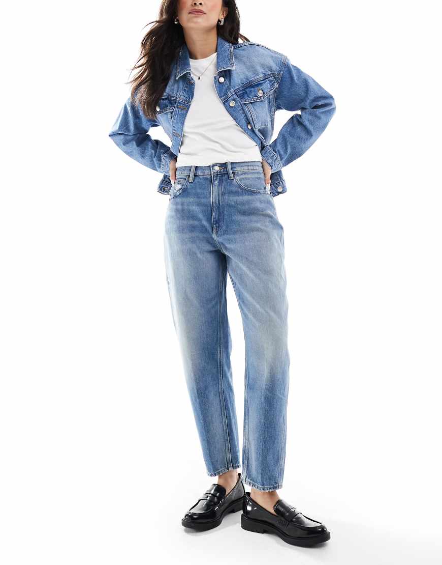 Polo Ralph Lauren - Schmal zulaufende Barrel-Jeans in hellblauer Waschung von Polo Ralph Lauren