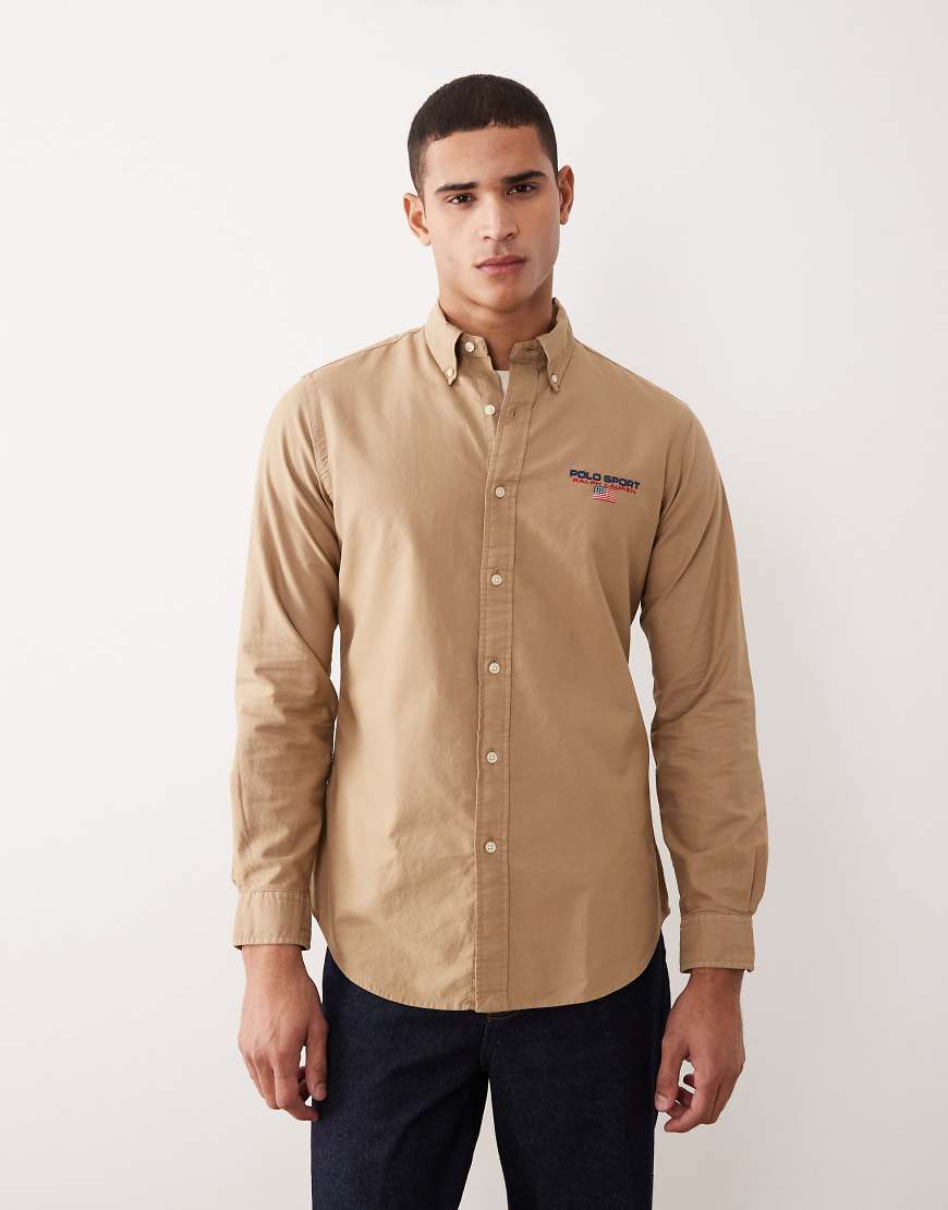 Polo Ralph Lauren - Sport Capsule - Stückgefärbtes Oxford-Hemd in Khaki-Beige mit Custom-Fit-Schnitt und kleinem Flaggenlogo-Neutral von Polo Ralph Lauren