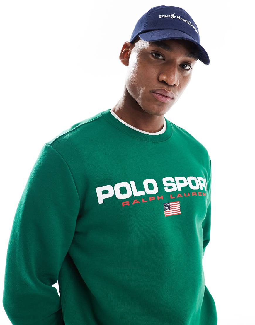 Polo Ralph Lauren - Sport Capsule - Sweatshirt in Mittelgrün mit großem Flaggen-Logo auf der Brust, Kombiteil Polo Ralph Lauren - Sport Capsule - Sweatshirt in Mittelgrün mit großem Flaggen-Logo auf der Brust, Kombiteil von Polo Ralph Lauren