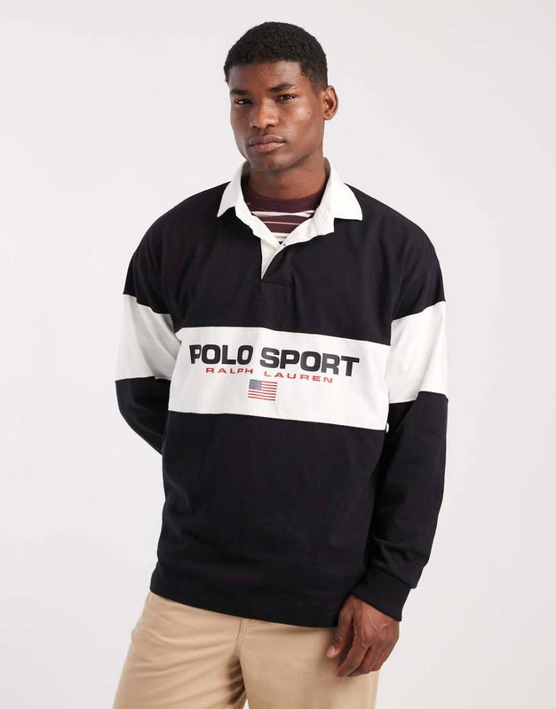 Polo Ralph Lauren - Sport - Rugby-Polohemd in Schwarz mit Einsatz in Brusthöhe, Flaggen-Logo und Oversize-Schnitt von Polo Ralph Lauren