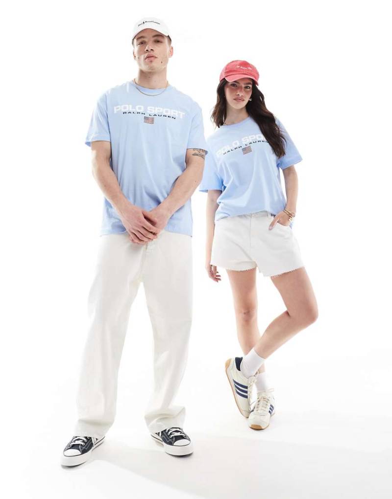 Polo Ralph Lauren - Sport Capsule - Unisex-T-Shirt in Hellblau mit klassischem Oversize-Schnitt und großem Flaggen-Logo auf der Brust von Polo Ralph Lauren