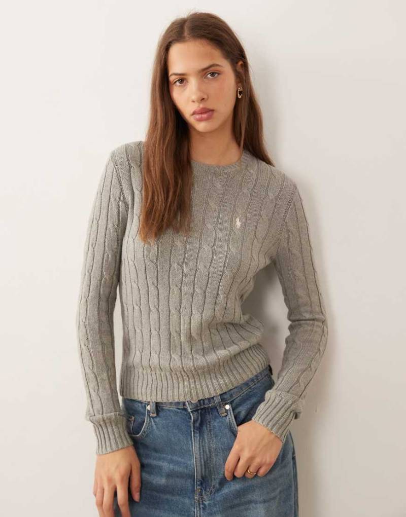 Polo Ralph Lauren - Strickpullover aus Baumwolle in Grau mit Zopfmuster und Markenlogo Polo Ralph Lauren - Strickpullover aus Baumwolle in Grau mit Zopfmuster und Markenlogo von Polo Ralph Lauren
