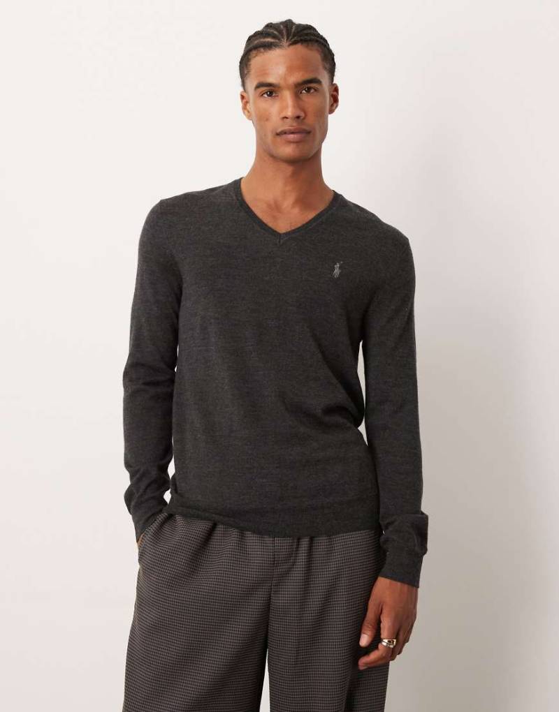 Polo Ralph Lauren - Strickpullover aus Merinowolle in meliertem Anthrazit mit Logo-Symbol und V-Ausschnitt-Grau von Polo Ralph Lauren