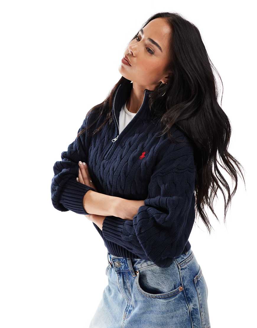 Polo Ralph Lauren - Strickpullover in Marineblau mit Zopfmuster, kurzem Reißverschluss und Logo von Polo Ralph Lauren