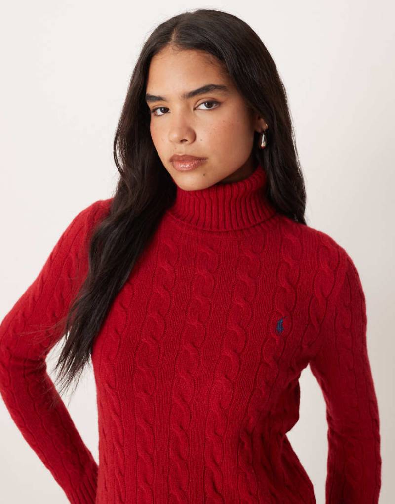Polo Ralph Lauren - Strickpullover in Rot mit Rollkragen, Zopfmuster und Logo Polo Ralph Lauren - Strickpullover in Rot mit Rollkragen, Zopfmuster und Logo von Polo Ralph Lauren