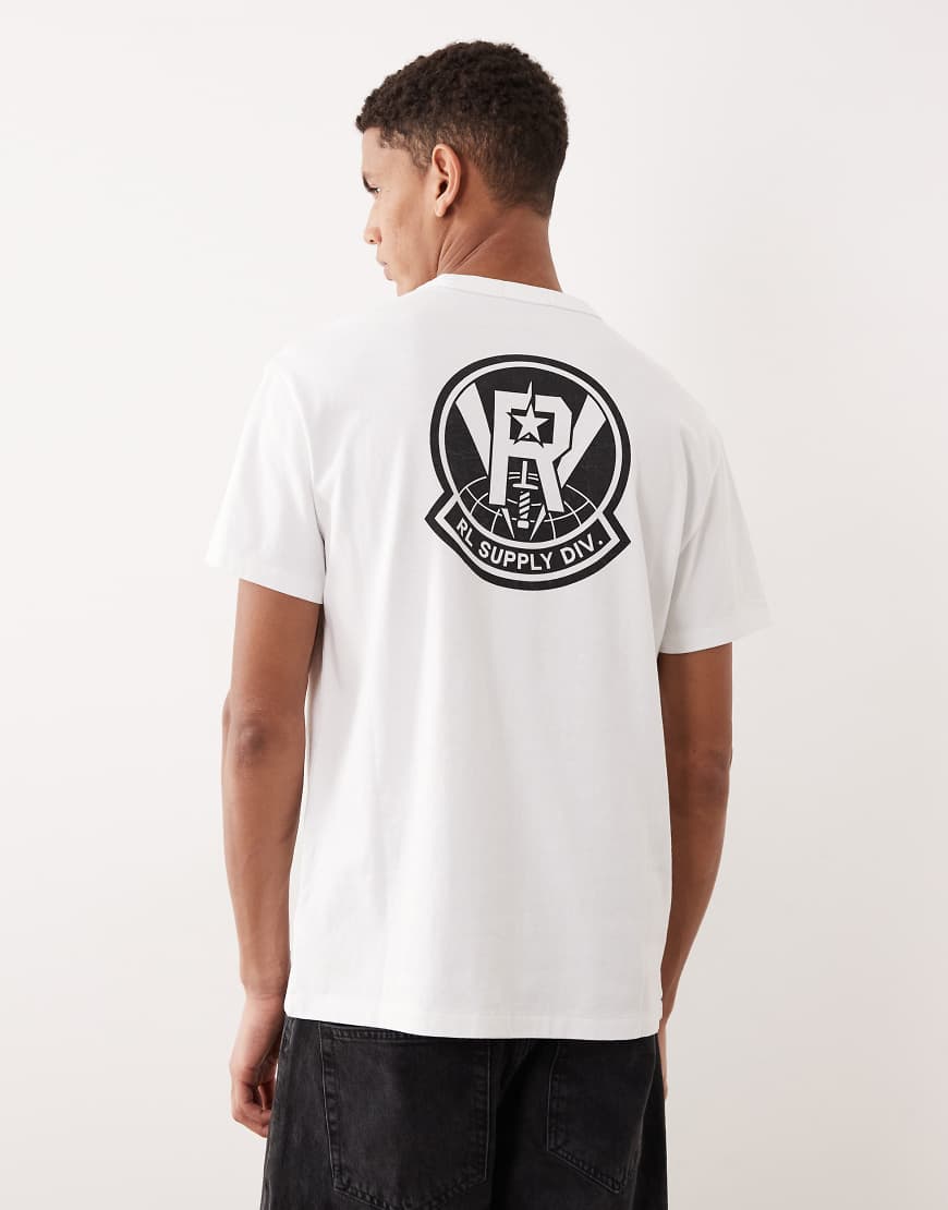 Polo Ralph Lauren - T-Shirt aus schwerem Stoff in Weiß mit Sportlogo am Rücken in klassischer Oversize-Passform von Polo Ralph Lauren