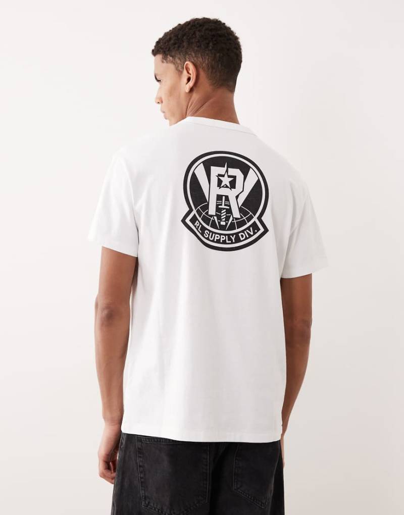 Polo Ralph Lauren - T-Shirt aus schwerem Stoff in Weiß mit Sportlogo am Rücken in klassischer Oversize-Passform von Polo Ralph Lauren