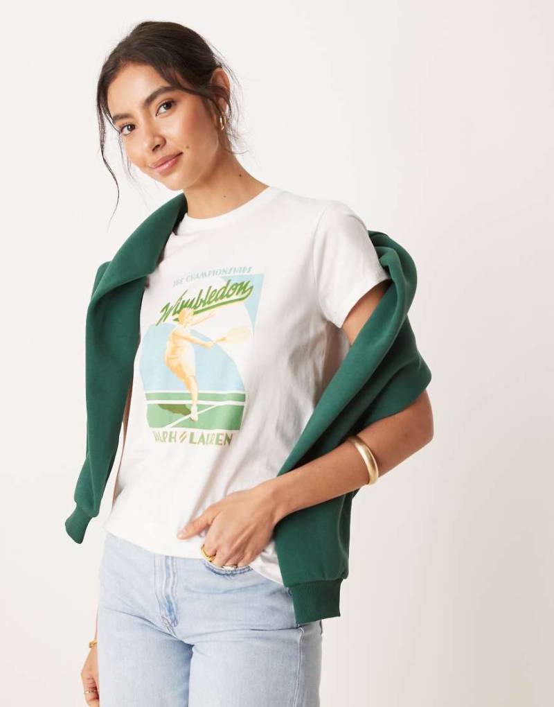 Polo Ralph Lauren - Wimbledon Capsule - T-Shirt in Weiß mit Retro-Print vorn von Polo Ralph Lauren