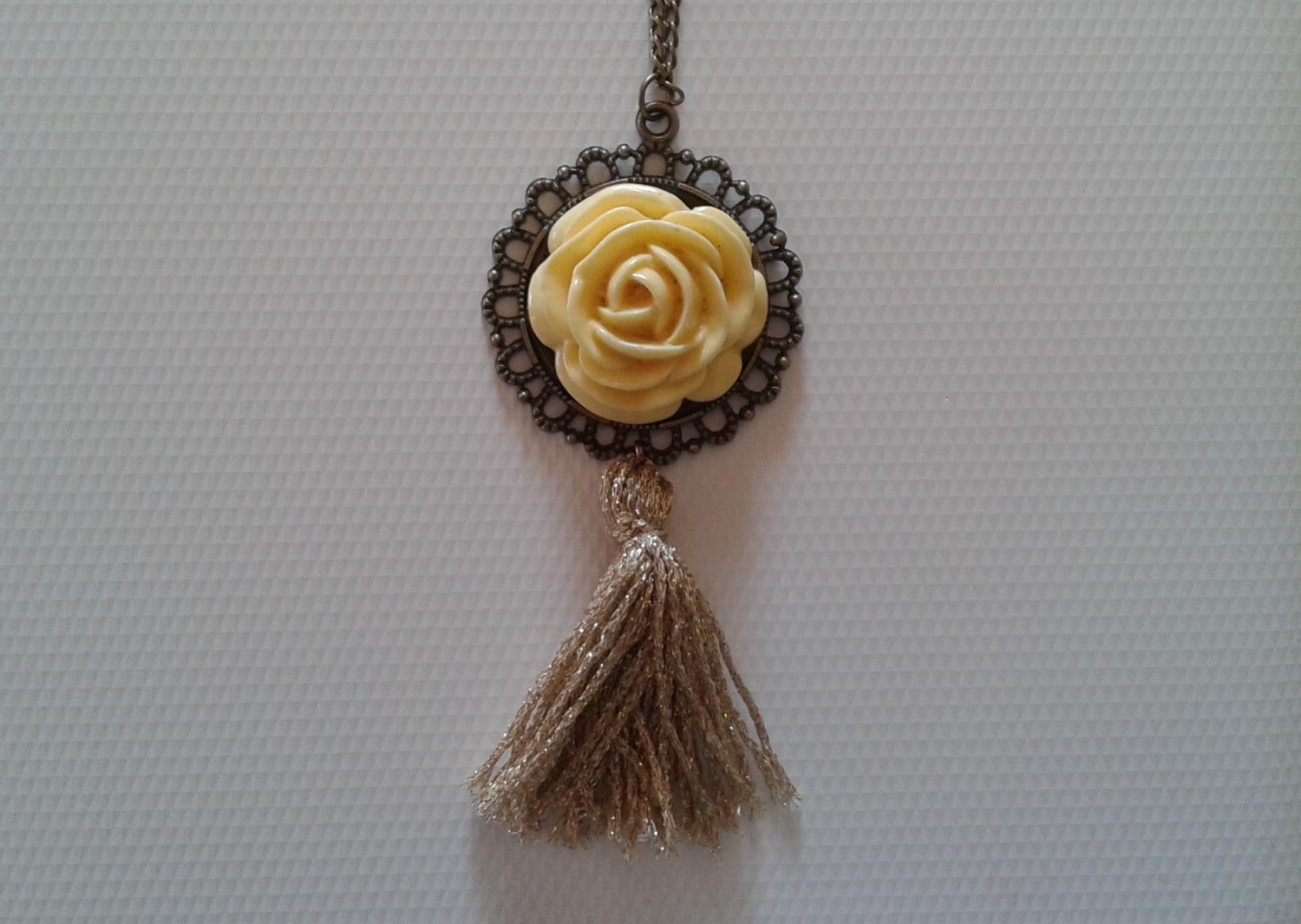 Beige Blume Mit Quaste, Antikes Gold, Lange Kette, Zierliche Tägliche Kette Quaste Goldfäden von Polumia