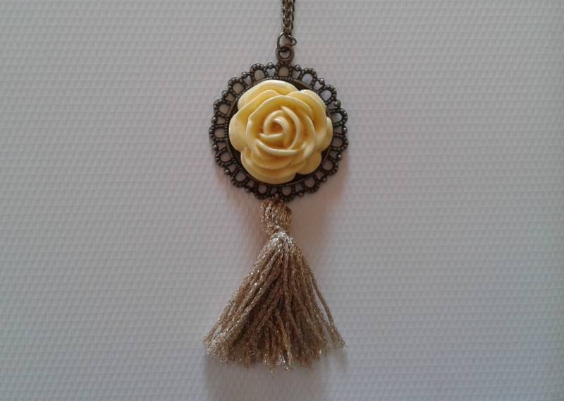 Beige Blume Mit Quaste, Antikes Gold, Lange Kette, Zierliche Tägliche Kette Quaste Goldfäden von Polumia