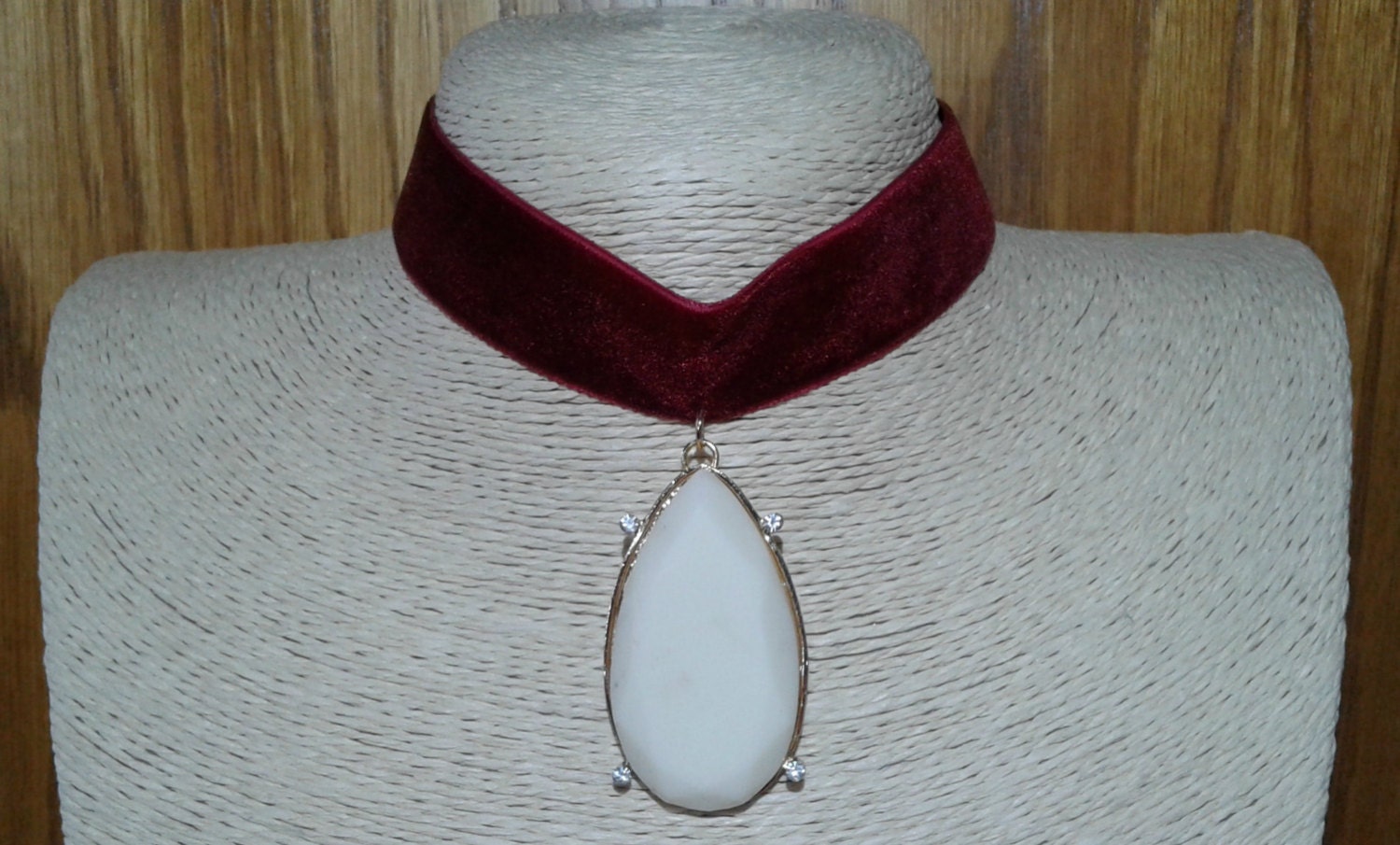Beige Halskette, Samt Halsband Mit Breiten Burgunder Samt, Wählen Sie Ihre Größe, Bordeaux Halsband, Dunkelrotem Samt Vintage Halskette Beige Halskette, Samt Halsband Mit Breiten Burgunder Samt, Wählen Sie Ihre Größe, Bordeaux Halsband, Dunkelrotem Samt Vintage Halskette von Polumia