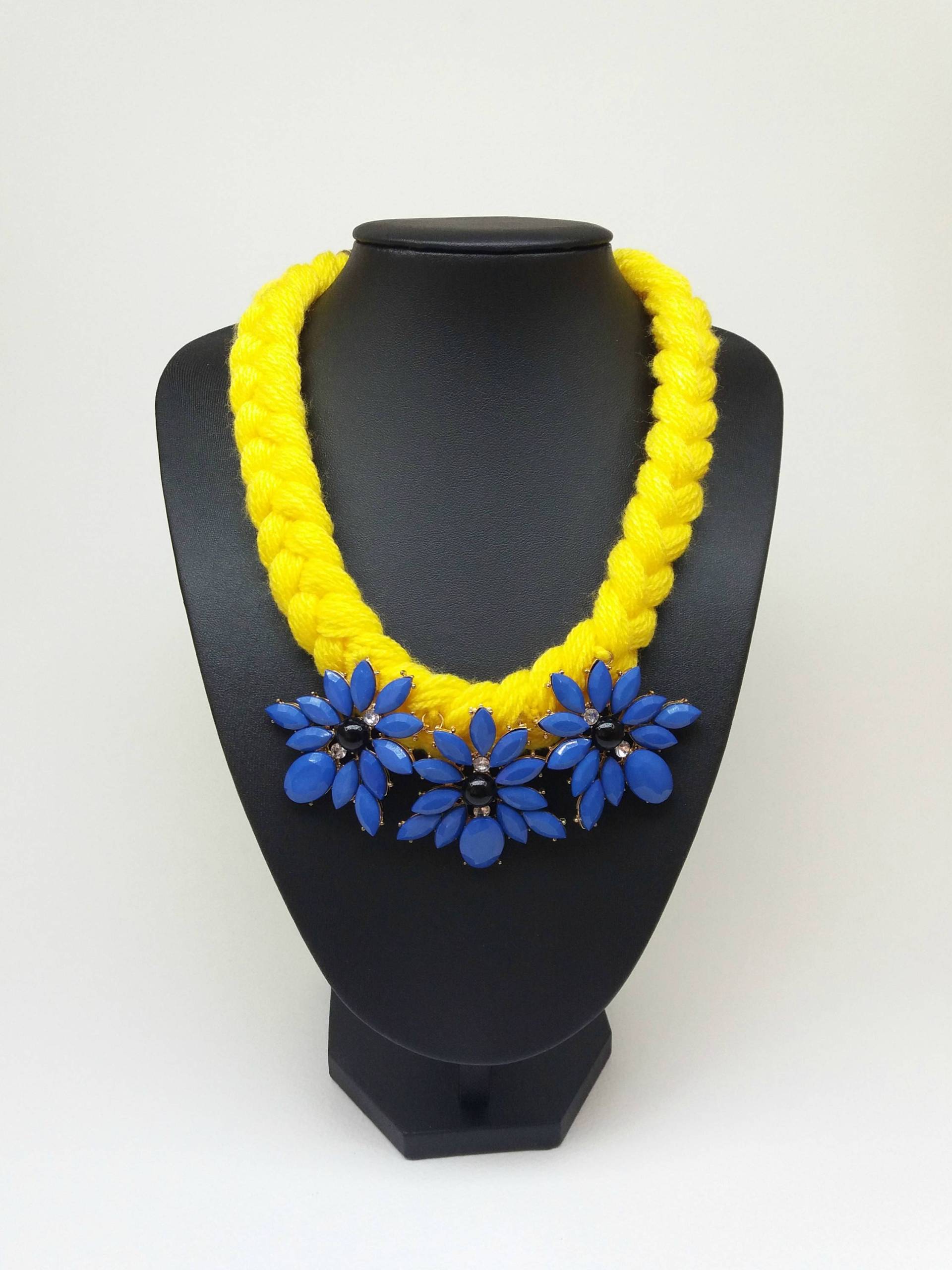 Blau Gelb Gestrickte Seil Baumwolle Bib Erklärung Boho Blume Halskette, Einzigartige Modeschmuck, Sommer-Halskette, Geschenk Für Freundin von Polumia