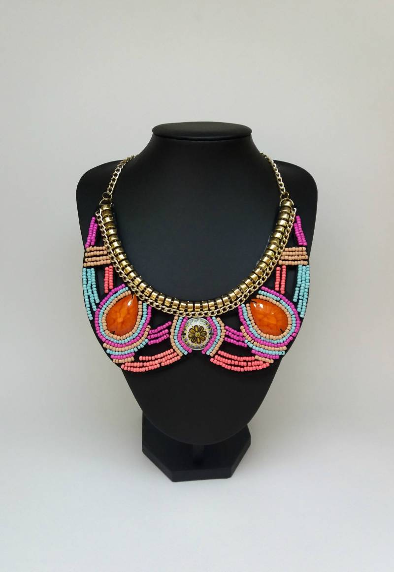 Bunte Perlen-statement-Modehalskette, Goldfarbene Kette, Mehrsträngige Halskette, Bunte Klobige Bunter Schmuck von Polumia