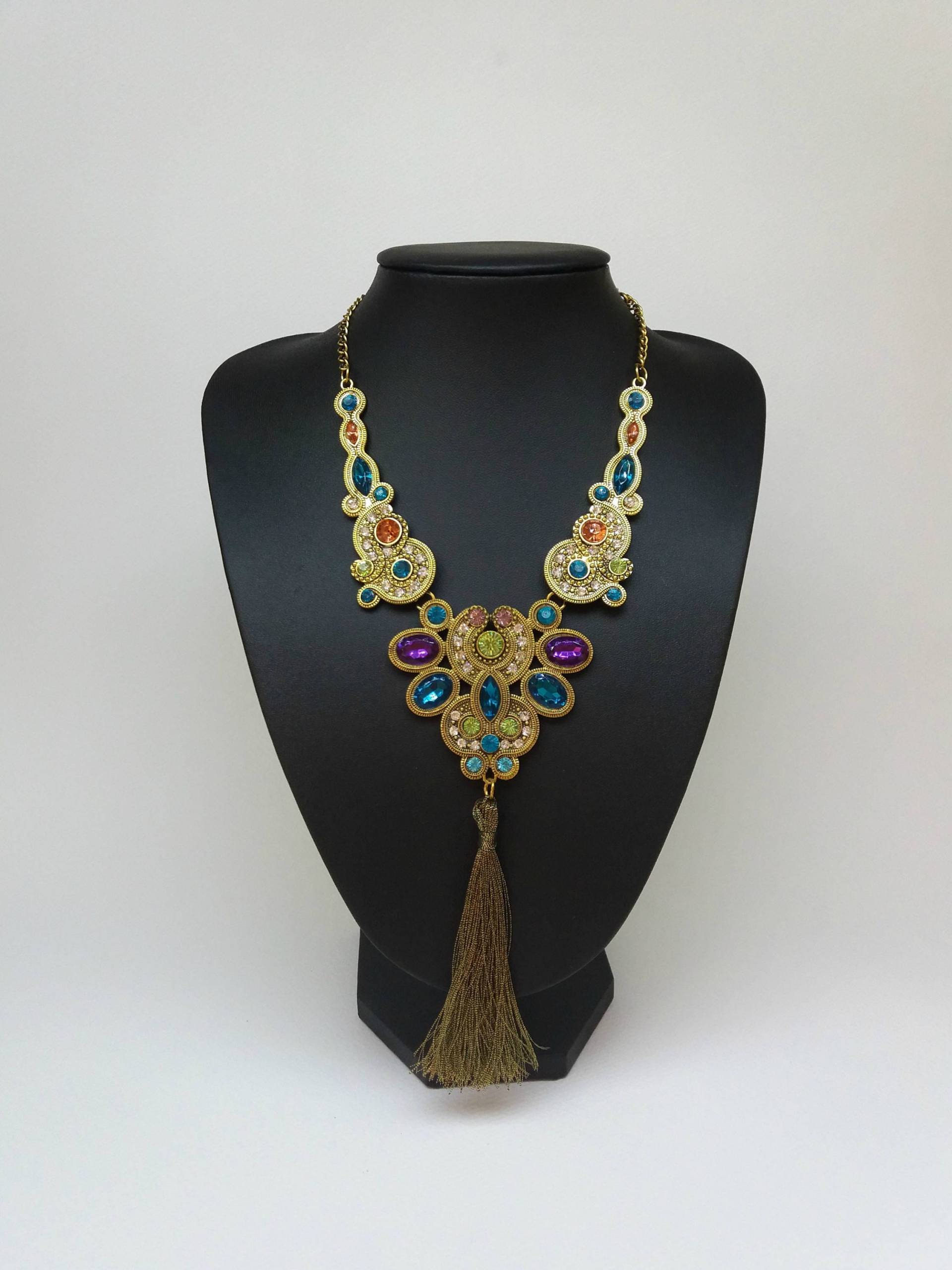 Bunte Regenbogen Gold Quaste Lätzchen Statement Halskette, Lange Anhänger Bunte Kristallsteine, Große Halskette von Polumia