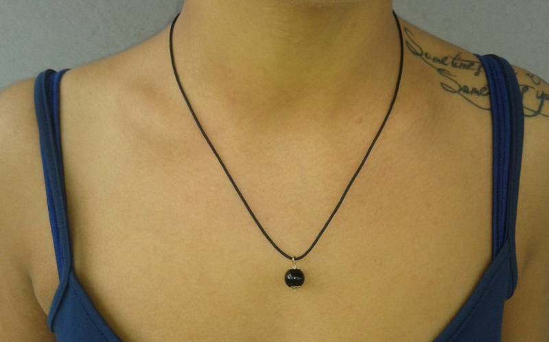 Charm Anhänger Halskette Vintage Halskette, Schwarze Perle Gold-Ton Schwarzen Schnur Geschenk Für Sie Charm Anhänger Halskette Vintage Halskette, Schwarze Perle Gold-Ton Schwarzen Schnur Geschenk Für Sie von Polumia