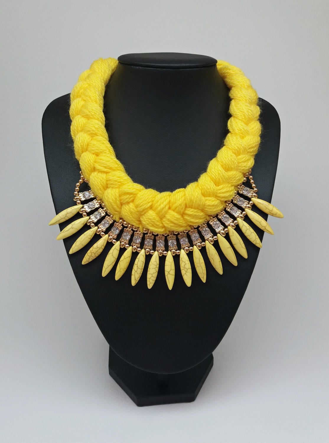 Gelbe Lätzchen Aussage Seil Boho Stammes Grobstrick Charme Halskette Kragen, Geschenk Für Frauen, Total Gelbe Halskette, Hellgelb Zitrone Gelbe Lätzchen Aussage Seil Boho Stammes Grobstrick Charme Halskette Kragen, Geschenk Für Frauen, Total Gelbe Halskette, Hellgelb Zitrone von Polumia