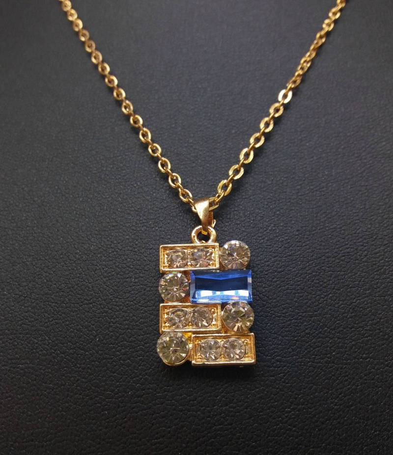 Gold Blau Kristall-Klar Vintage Retro Anhänger Halskette, Jubiläumsgeschenk, Elegante Erklärung Halskette Moderne von Polumia