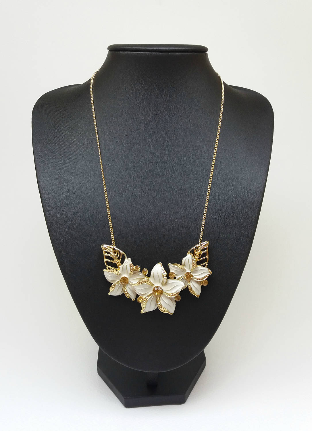 Gold Und Weiße Blume Blätter Lätzchen Statement Chunky Kristall Lange Anhänger Halskette Kragen Neckpiece, Frühling Sommer Halskette, Geschenk von Polumia