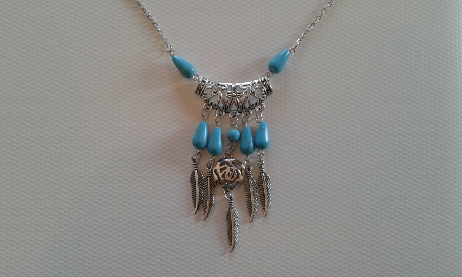 Hellblau Steine, Silberfarbene Kette, Silber Federn, Lange Halskette, Trendige Beste Freundgeschenk von Polumia