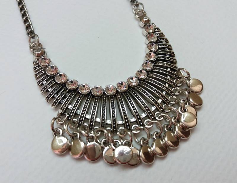 Lange Kette Lätzchen Grobstrick Boho Kristall Halbmond Halskette, Extra Lange Statement-Kette, Ftunning Halskette Silber von Polumia