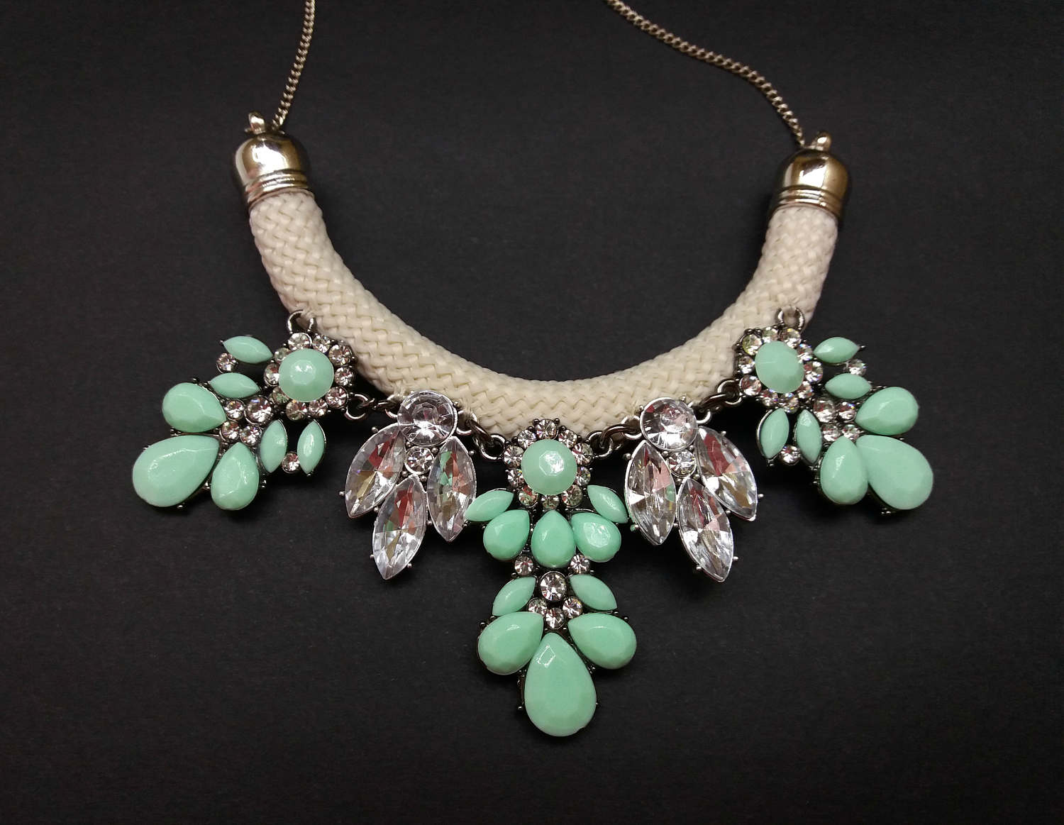 Licht Grün Kristall Blume Seil Lang Lätzchen Aussage Grobstrick Charme Halsband Halskette, Leichte Grüne Extra Lange Geschenk-Idee von Polumia