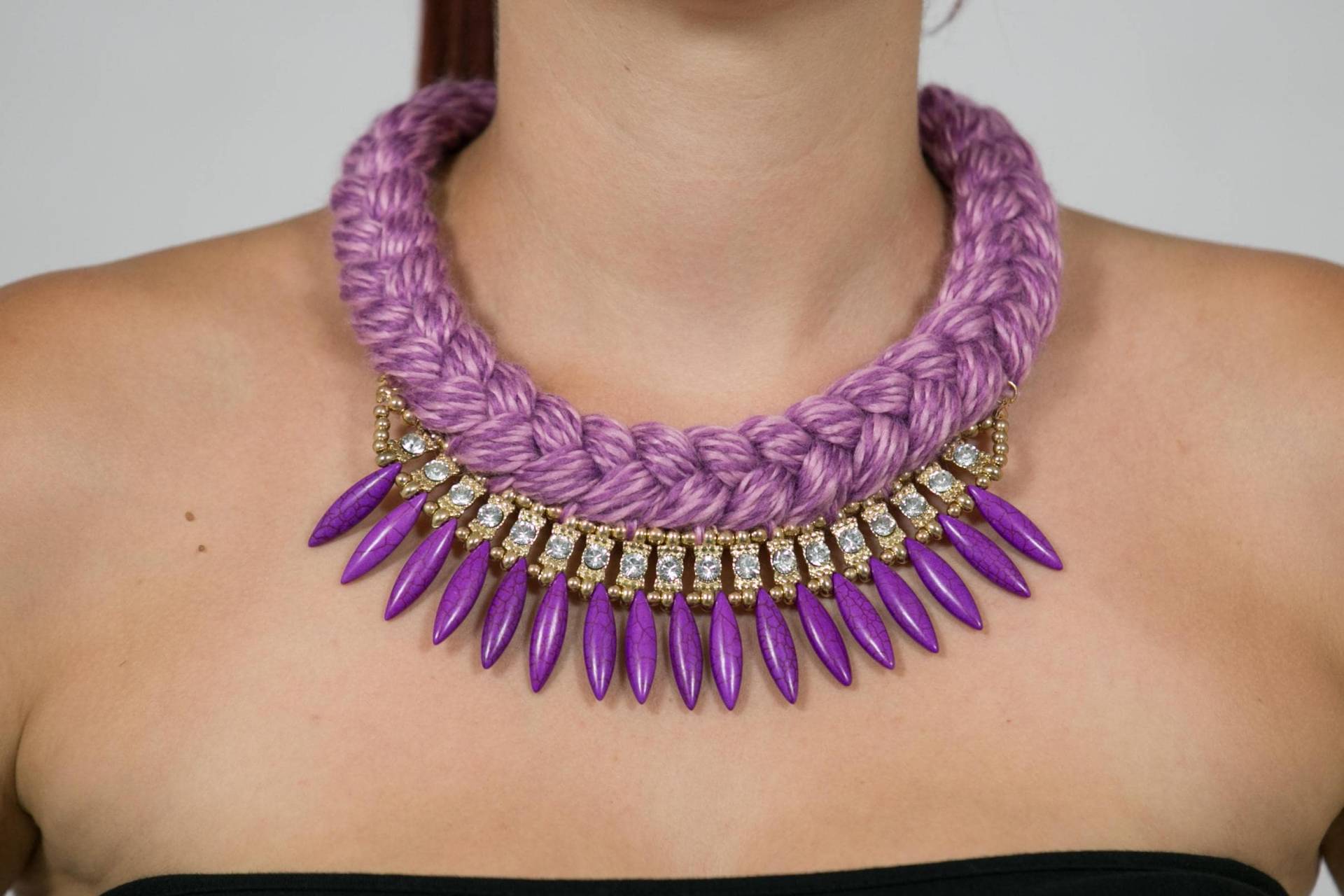 Lila Chic Frauen Crystal Anhänger Lätzchen Aussage Gestrickte Halskette, Seil Lila Boho Grobstrick Frühling Sommer Halskette Lila Chic Frauen Crystal Anhänger Lätzchen Aussage Gestrickte Halskette, Seil Lila Boho Grobstrick Frühling Sommer Halskette von Polumia
