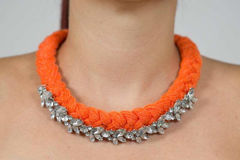 Orange Klar Kristall Jcrew Aussage Grobstrick Kollier, Orange Halskette, Kristallhalskette, Strassanhänger von Polumia