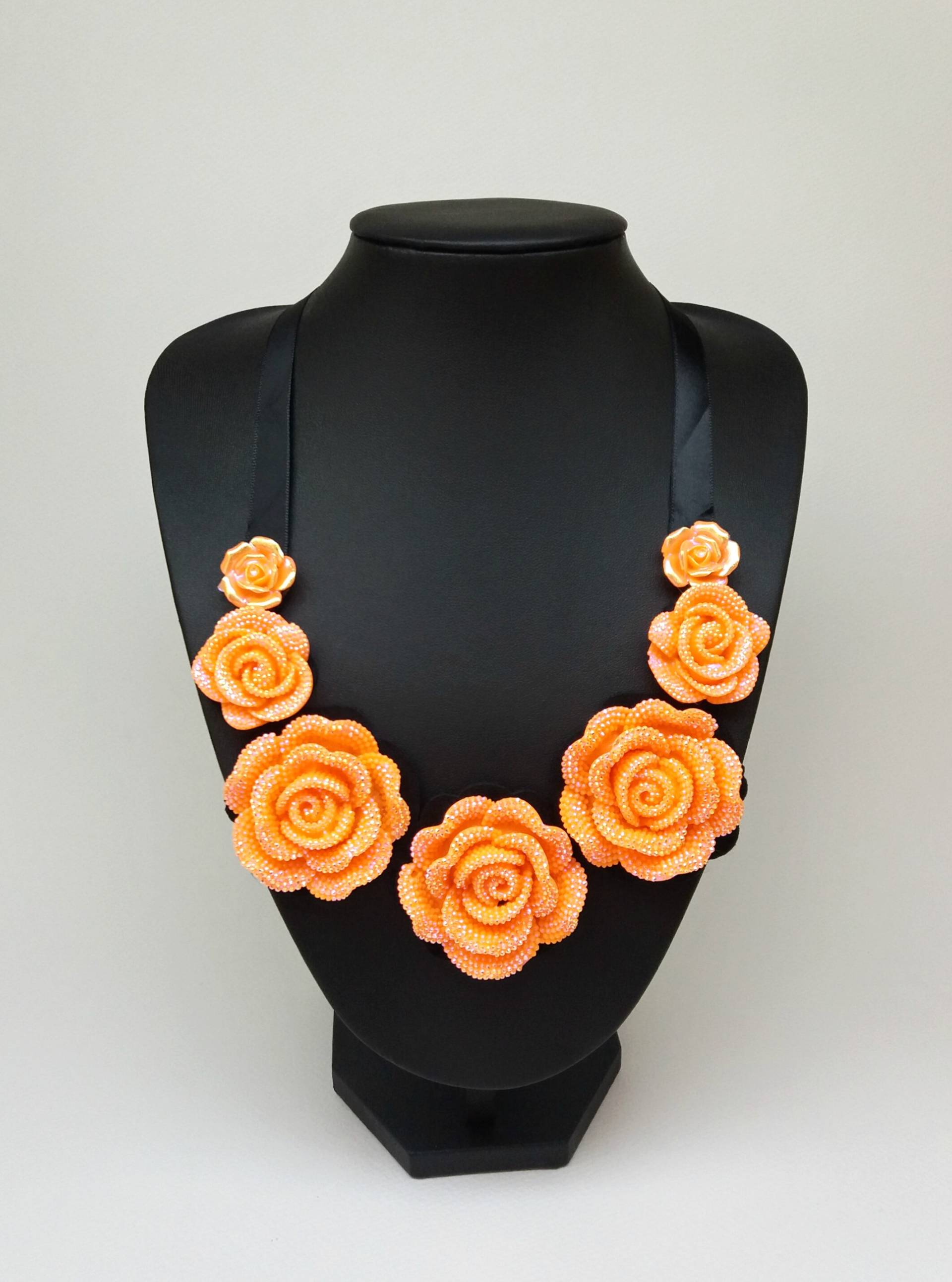 Orange Schwarz Bib Erklärung Blume Rosen Anhänger Satinschleife Halskette Schmuck, Kurze Kette, Orange Für Mutter, Geburtstagsgeschenk von Polumia